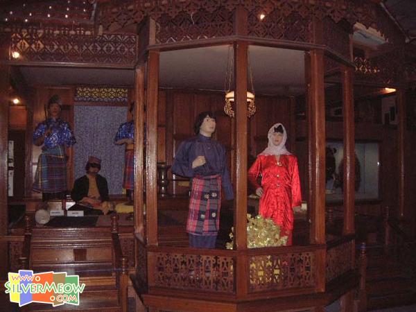 館內傳統服裝展品