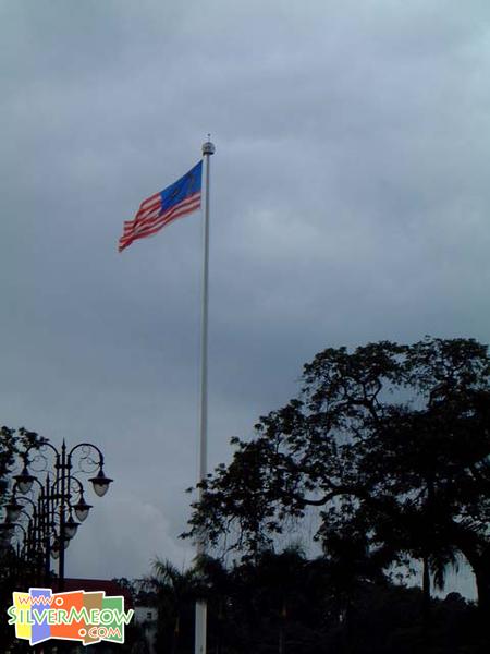 全球最高旗竿(100米)