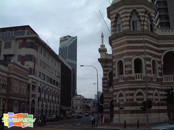 苏丹亚都沙曼大楼旁, 可通往河对岸 Central Market 中央市场