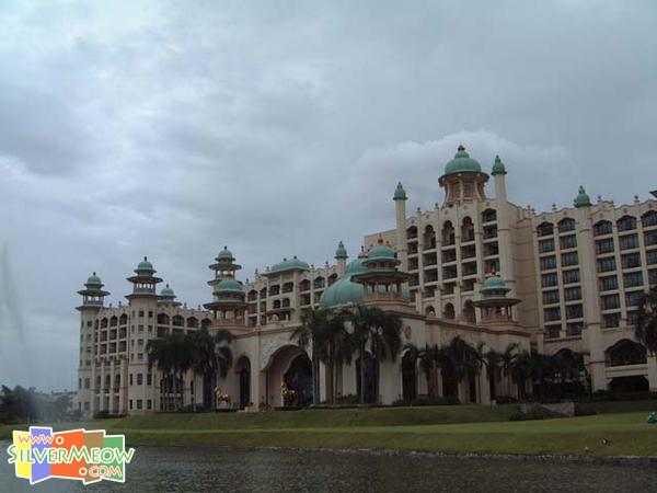 酒店背後湖景