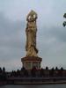 望海觀音像, 高40公尺, 為世上最大之箔金銅像